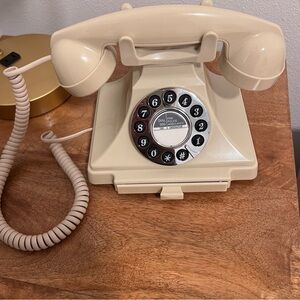 Vintage Cream Rotary Phone